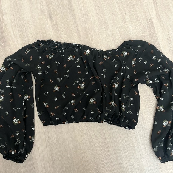 Black cropped long sleeve - Picture 2 of 3